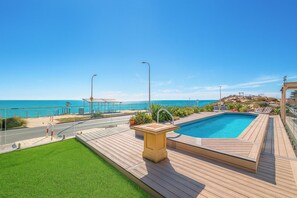 Outdoor pool, a heated pool - Glenelg Beach House With Private Beachfront Pool (Glenelg North)