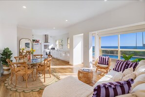 Dining - Glenelg Beach House With Private Beachfront Pool (Glenelg North)