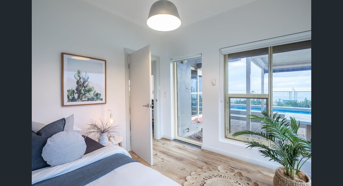 Glenelg Beach House With Private Beachfront Pool — image 14