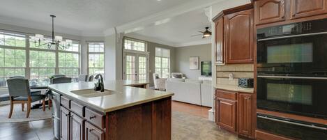 Fridge, microwave, stovetop, dishwasher