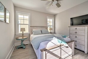 4 bedrooms, desk, Internet, bed sheets - Kure Beach Townhome: Short Walk to the Beach! (Kure Beach)