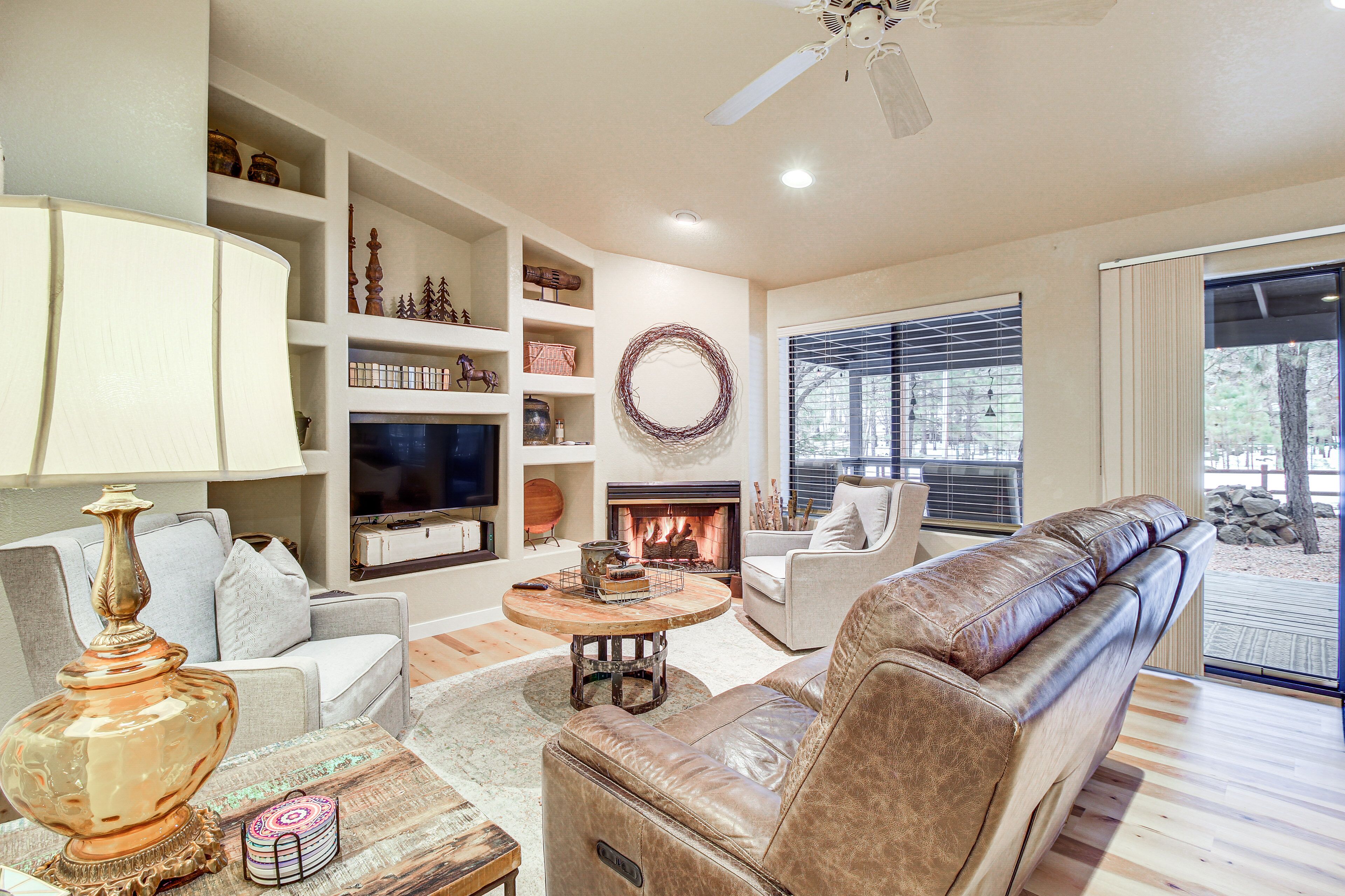 Pinetop Home w/ Deck: Near Hiking & Golfing!