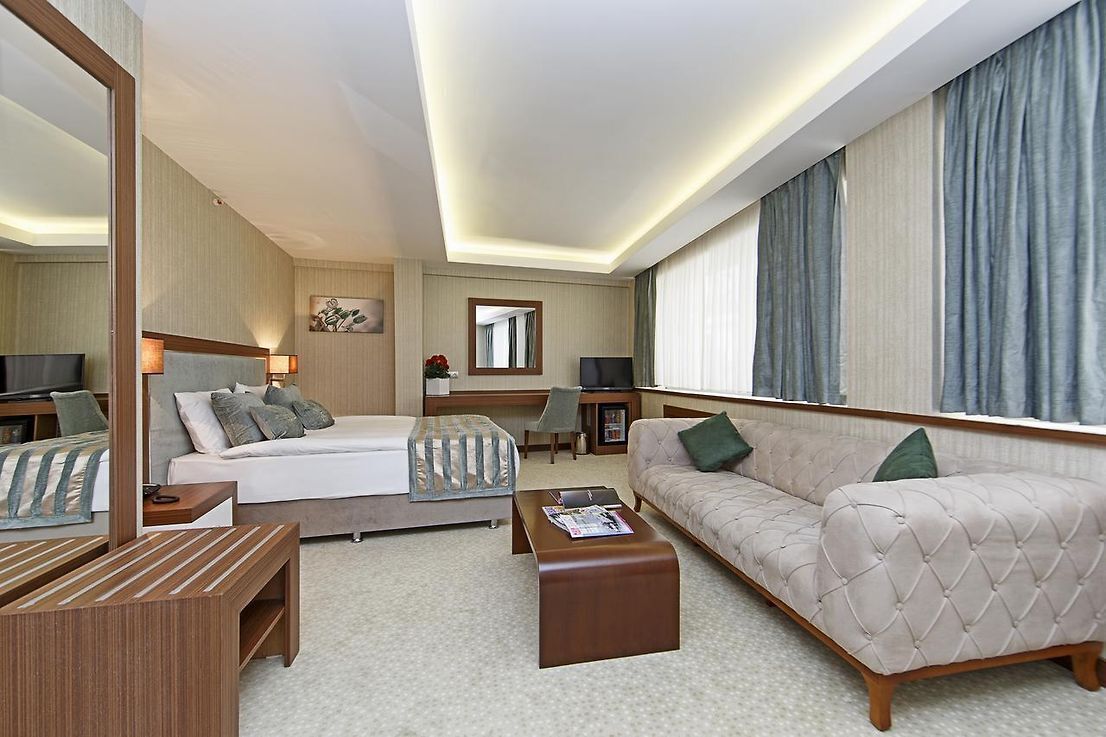 deluxe double room | in-room safe, individually decorated, individually furnished, free wifi