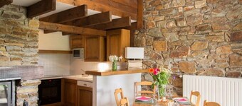 Traditional independent cottage 4/6 buried in a green valley facing the Cévennes mountains.