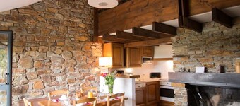 Traditional independent cottage 4/6 buried in a green valley facing the Cévennes mountains.