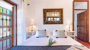 4 bedrooms, iron/ironing board, free WiFi, bed sheets