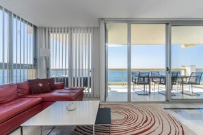 TV, video games - 'Unique First Line Apartment' with Sea View, Pool, Wi-Fi & Terrace (Marbella)