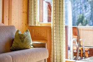 Interior - Apartment 'Ciasa Mirio Mirio' with Mountain View, Balcony & Wi-Fi (Wengen)