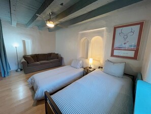 1 bedroom, iron/ironing board, free WiFi - Middle of Town • Close to Everything (Taos)