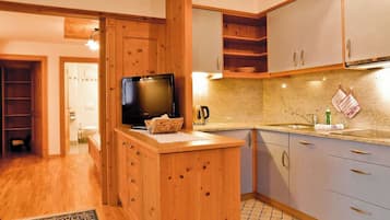 Kühlschrank, Mikrowelle, Herdplatte, Geschirrspüler