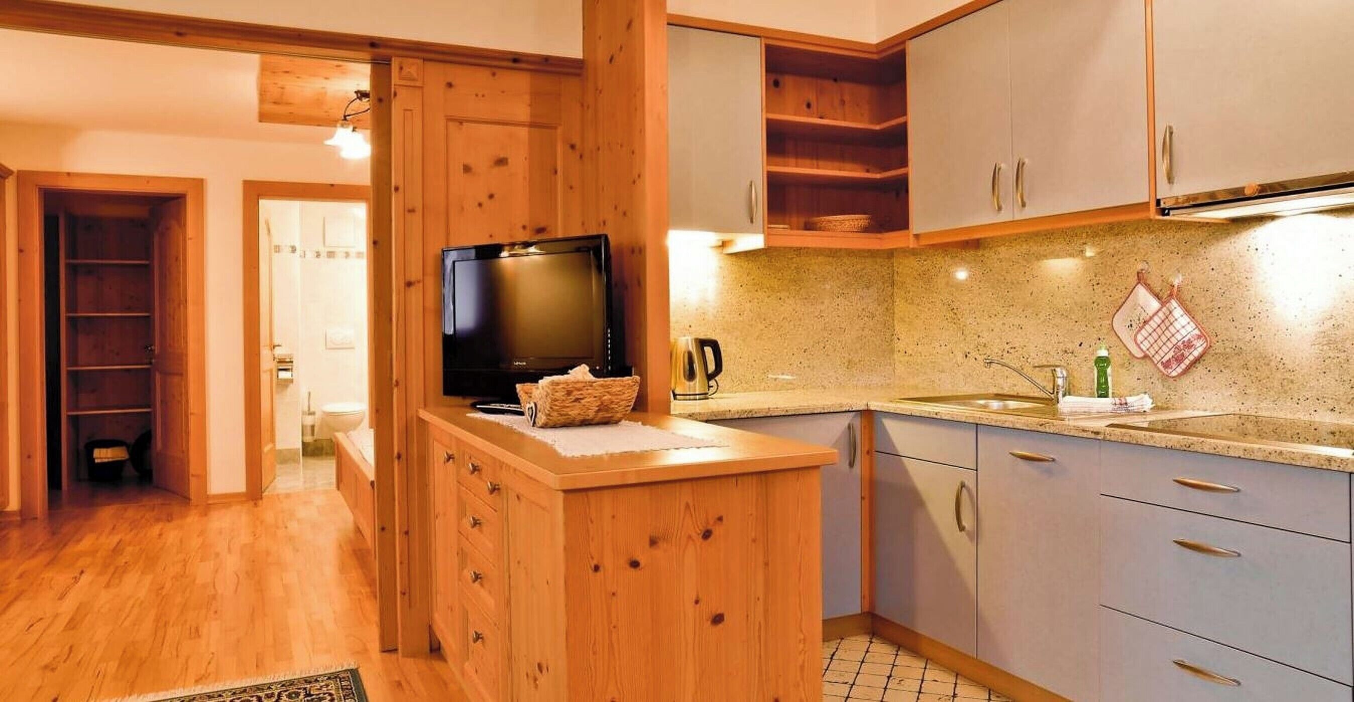 Réfrigérateur, micro-ondes, plaque de cuisson, lave-vaisselle