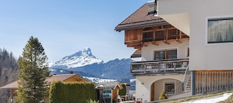 Apartment "Ciasa Mirio Pars" with Mountain View, Wi-Fi & Balcony