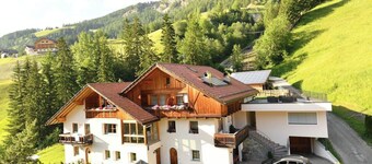 Appartamento "Ciasa Mirio Pars" con vista sulle montagne, Wi-Fi e balcone