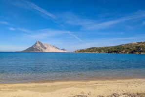 On the beach - Apartment Ginepri 50m from the beach, with Garden & Wi-Fi (San Teodoro)