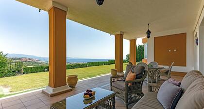 Villa Princesa Kristina with Sea & Mountain View, Pool and Wi-Fi