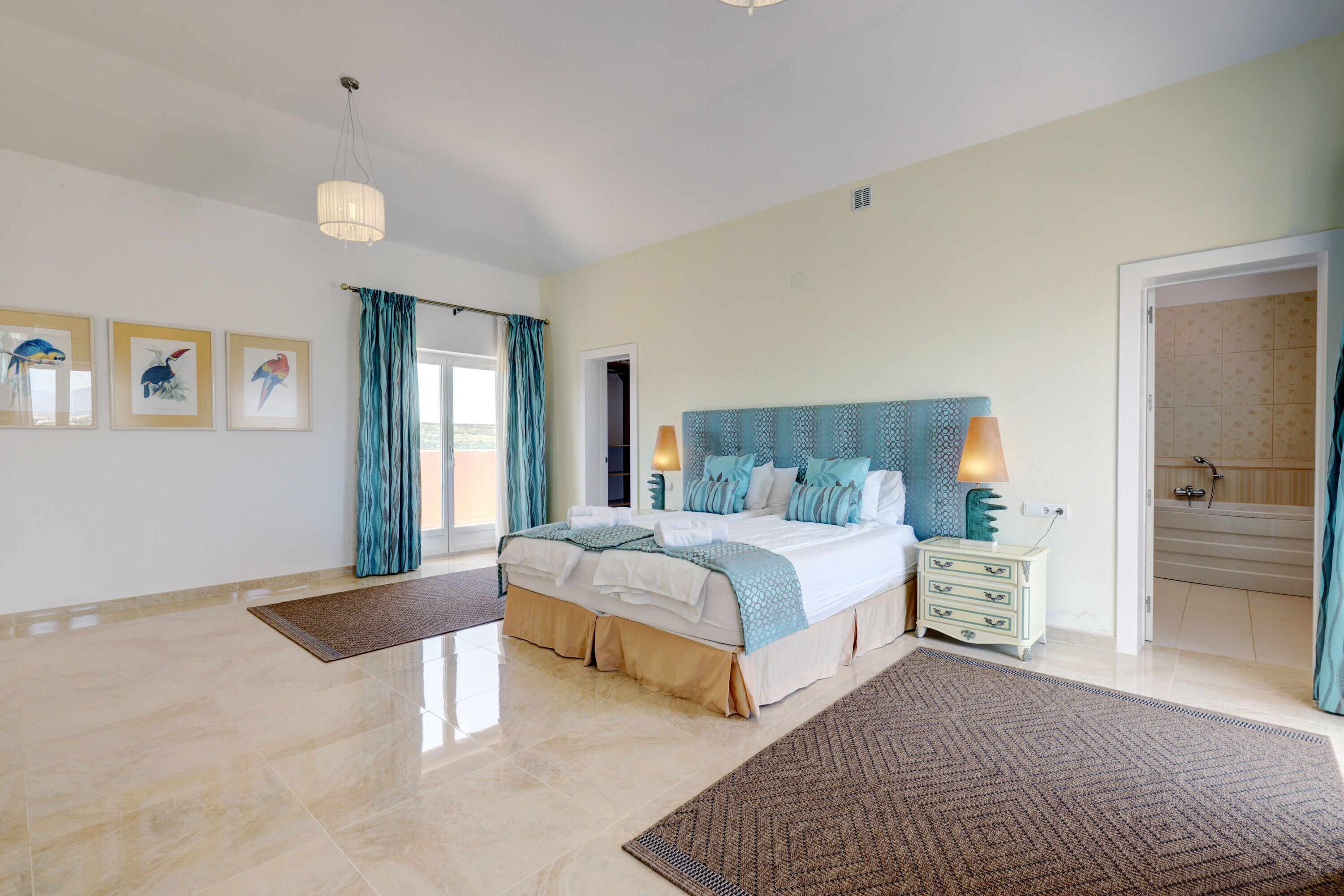 5 dormitorios, tabla de planchar con plancha, wifi gratis y ropa de cama