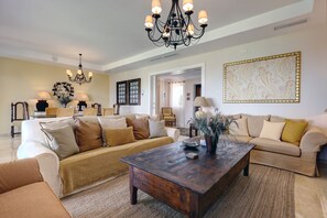 Tv, pejs, dvd-afspiller, stereoanlæg