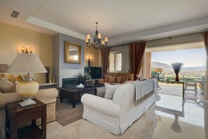 TV, fireplace, DVD player, stereo