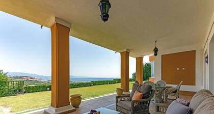 Villa Princesa Kristina with Sea & Mountain View, Pool and Wi-Fi