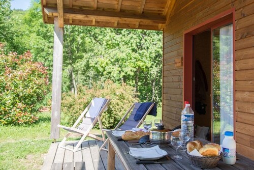 2/4-person chalet at Lac de Villefort
