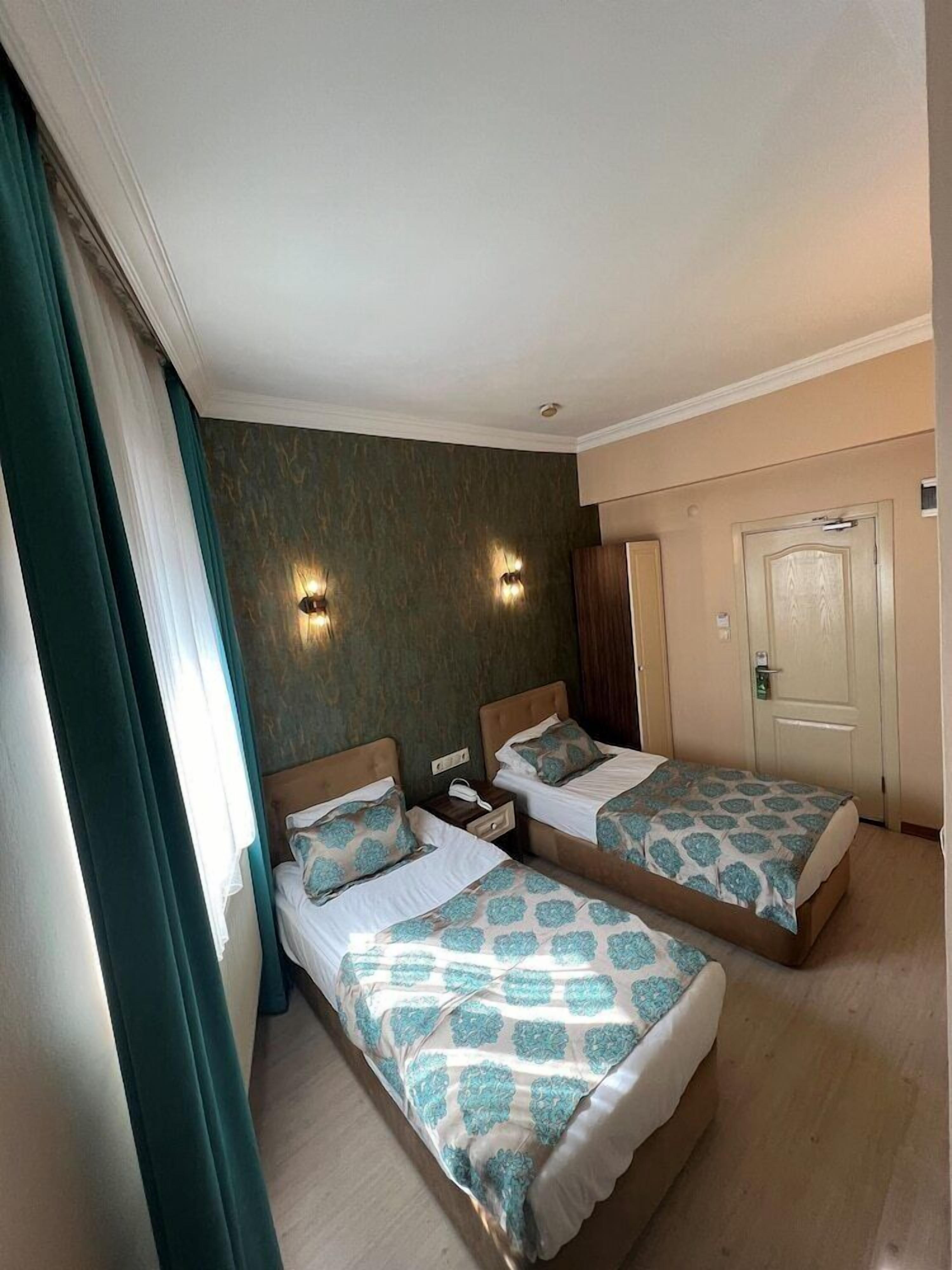Ropa de cama hipoalergénica y minibar 