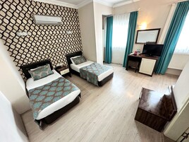 Quarto duplo elite | Roupas de cama antialérgicas, frigobar, cofres nos quartos, escrivaninha