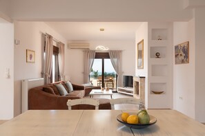 تلفزيون ذكي، مدفأة، مشغل دي في دي، كرة قدم الطاولة