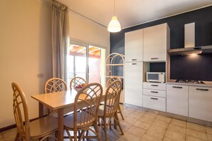 Dining - Holiday Home in Manerba del Garda near Lake (Manerba del Garda)