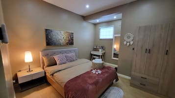 3 bedrooms, desk, iron/ironing board, free WiFi