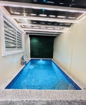 Indoor pool - Luxury 3BR Villa w Plunge Pool near SM Batangas (Instagram-Worthy!) (Batangas)