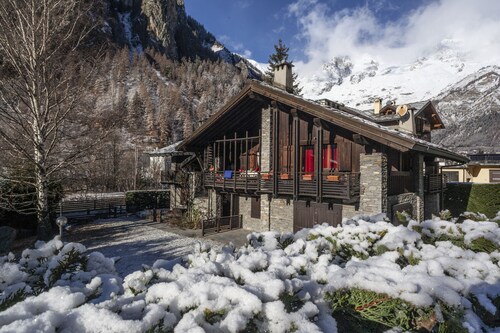 Sky and retreat in a charme house in Courmayeur!