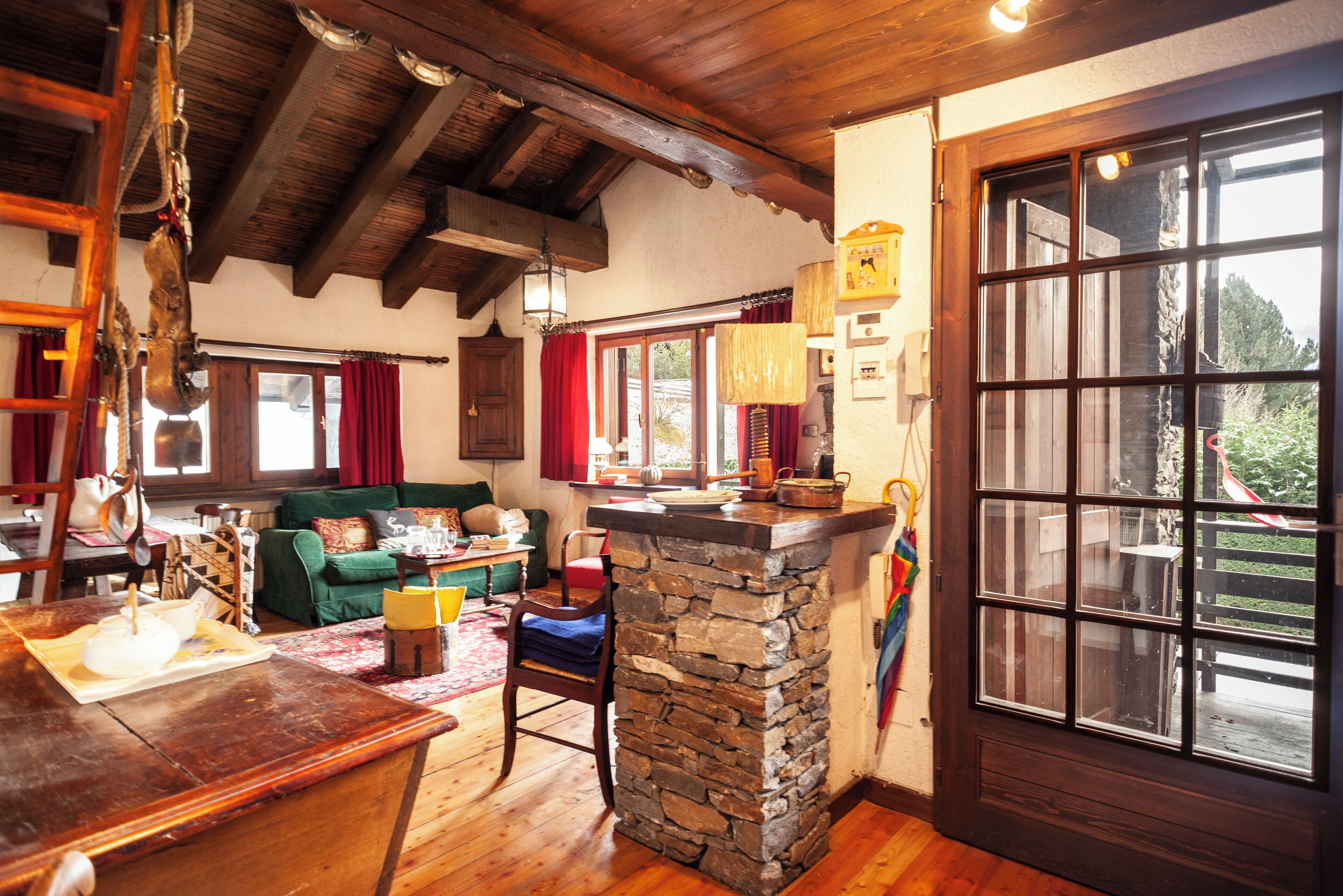 Televisie en een open haard