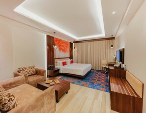 ห้องพรีเมียม | เครื่องนอนระดับพรีเมียม, ตู้นิรภัยในห้องพัก, โต๊ะทำงาน