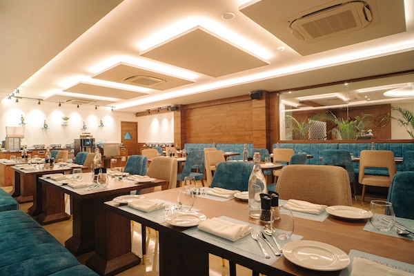 Frokost, lunsj og middag serveres