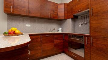 Réfrigérateur, four, plaque de cuisson, lave-vaisselle