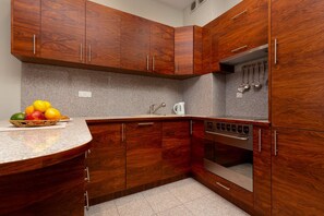 Réfrigérateur, four, plaque de cuisson, lave-vaisselle