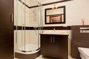 Dusche, kostenlose Toilettenartikel