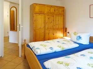 1 bedroom, free WiFi - Comfortable first floor apartment, close to the forest, WLAN, max. 4 persons (Prerow)