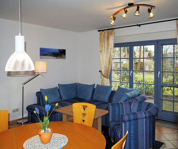 TV, DVD player, stereo - Comfortable first floor apartment, close to the forest, WLAN, max. 4 persons (Prerow)