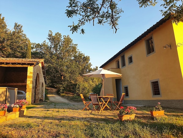 Outdoor dining - Agritursimo I Lucciani in Chianti (Toscana)