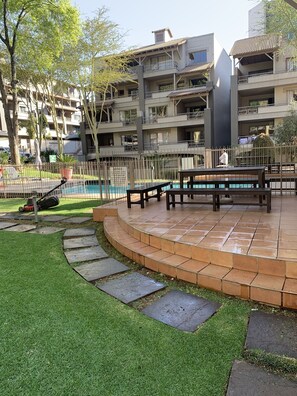 Property grounds - Graystone Apartment (Sandton)