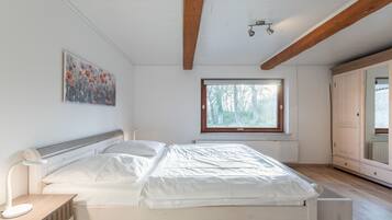 3 bedrooms, travel cot, free WiFi