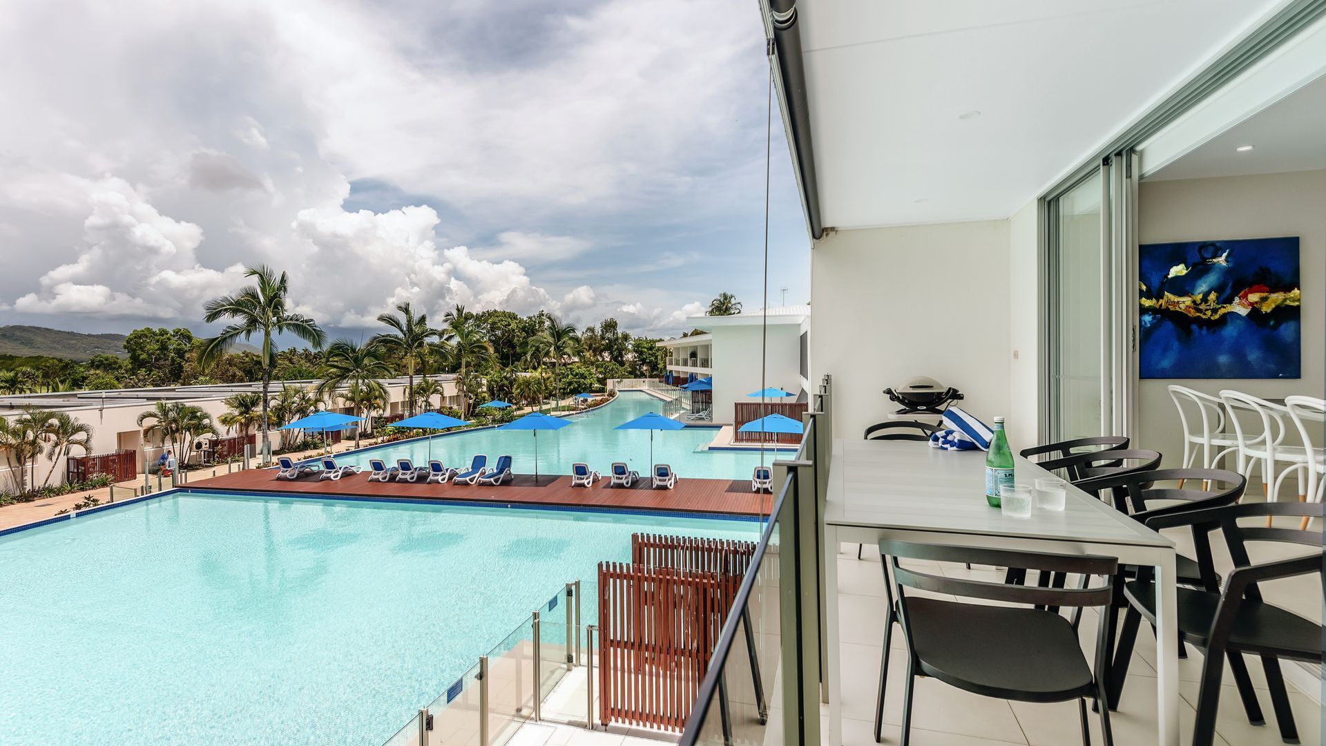 Pool 54 - Family apartment with Direct Pool Access