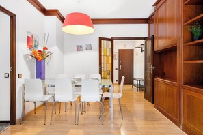 Dining - Sunlit 80m² Barcelona Oasis with Expansive 52m² Terrace (Barcelona)