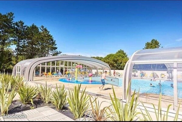 Piscine couverte, piscine extérieure