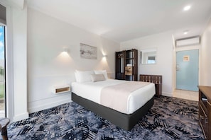 Quarto luxo, 1 cama Queen, vista para o jardim | 1 quarto, cortinas blackout, quartos à prova de som