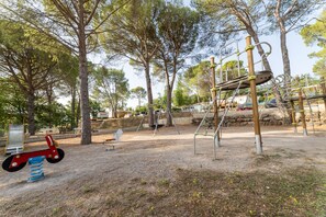 Children’s play area – outdoor