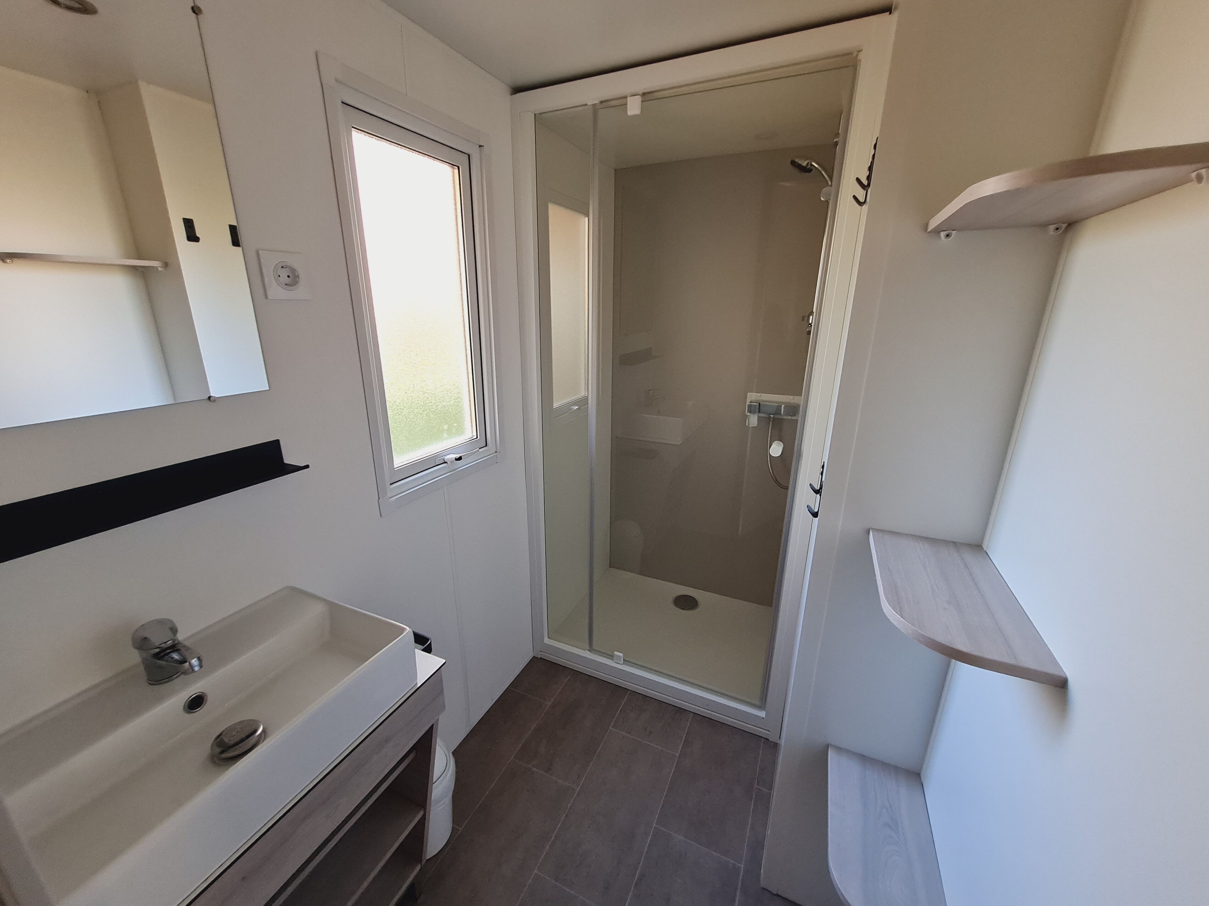 Espace Premium 33m² Clim TV | Bilik Mandi | Pancuran mandi, tuala disediakan 