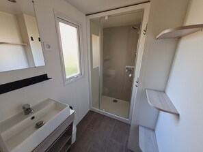 Espace Premium 33m² Clim TV | Baño | Ducha y toallas