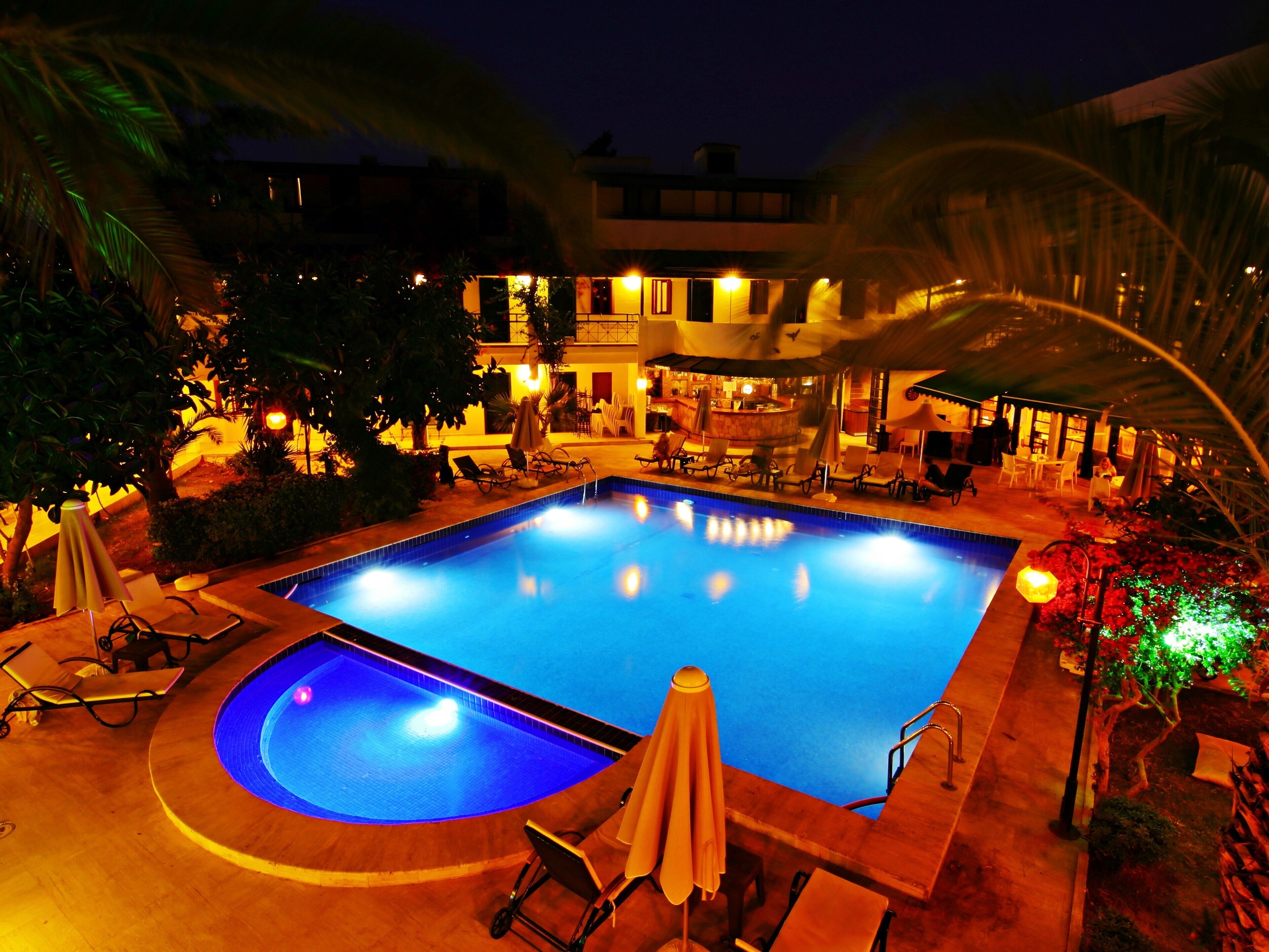 Seasonal outdoor pool